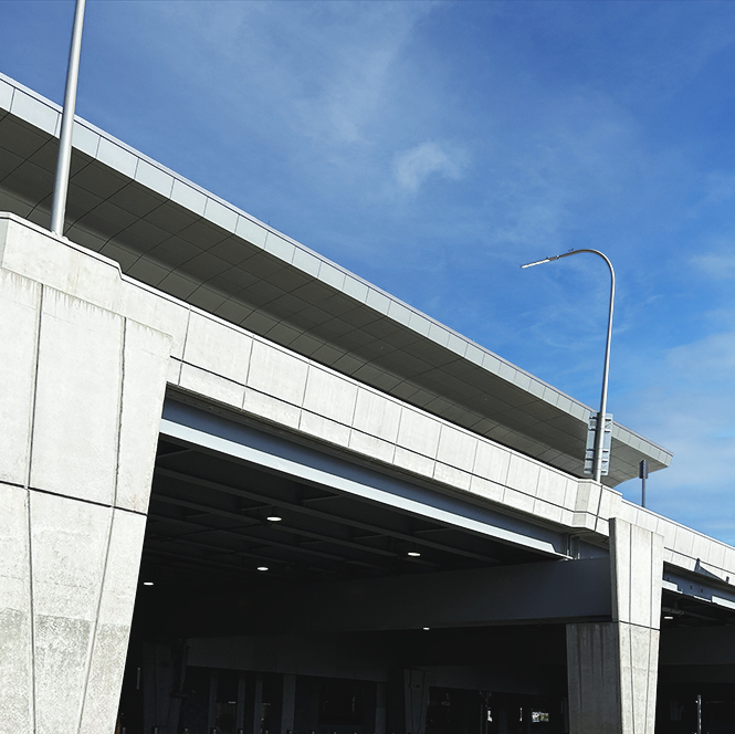  Bridge barrier finished at LaGuardia Terminal B with StayPanel™ forms as part of the structure